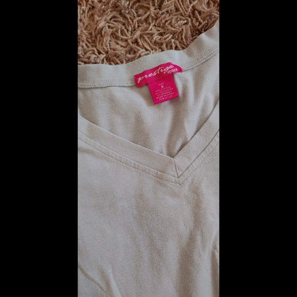 🌿5/$25!🌿Cute basic tee - Picture 2 of 2